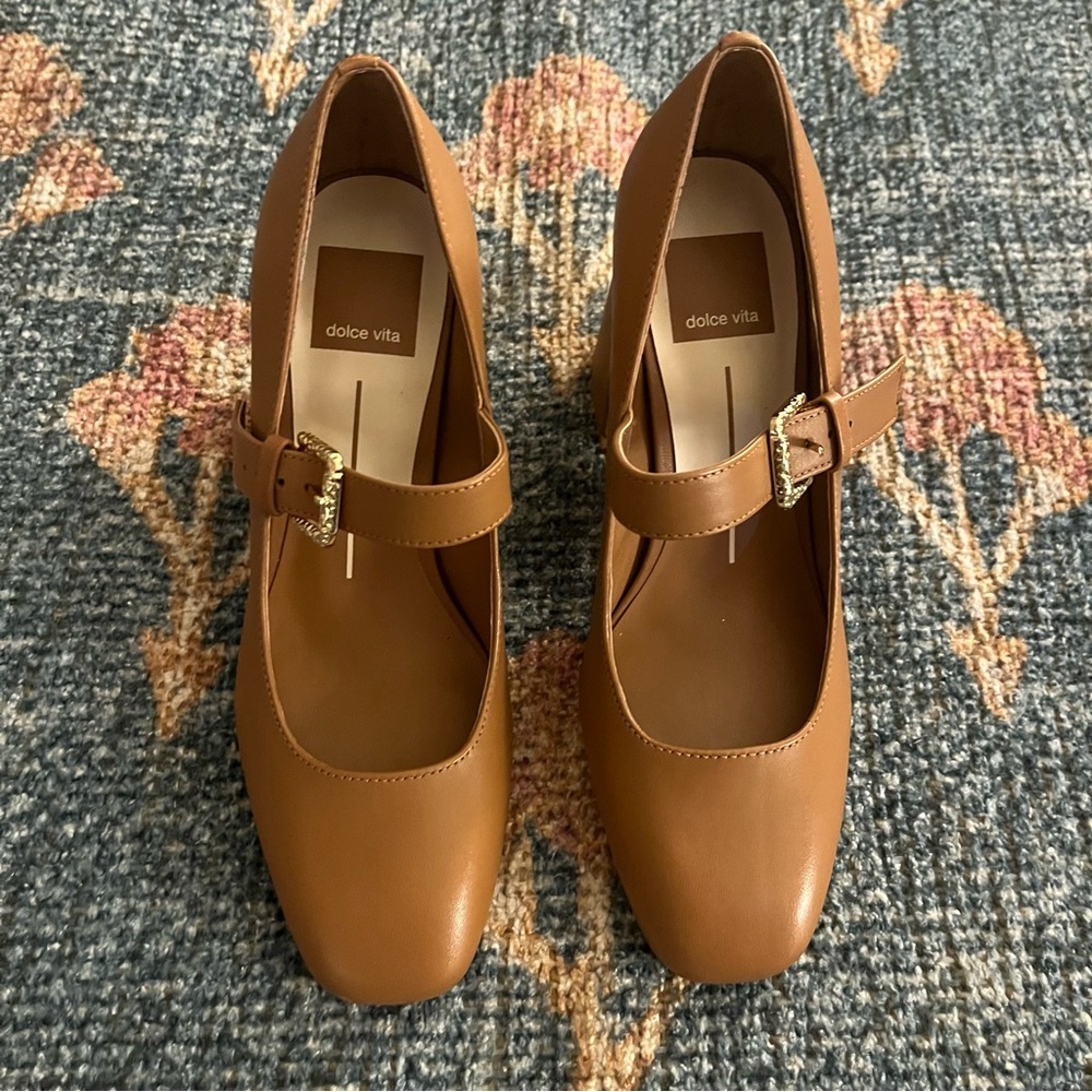 NEW Dolce Vita Women's Lakota Mary Jane Shoes in Caramel - Picture 5 of 9